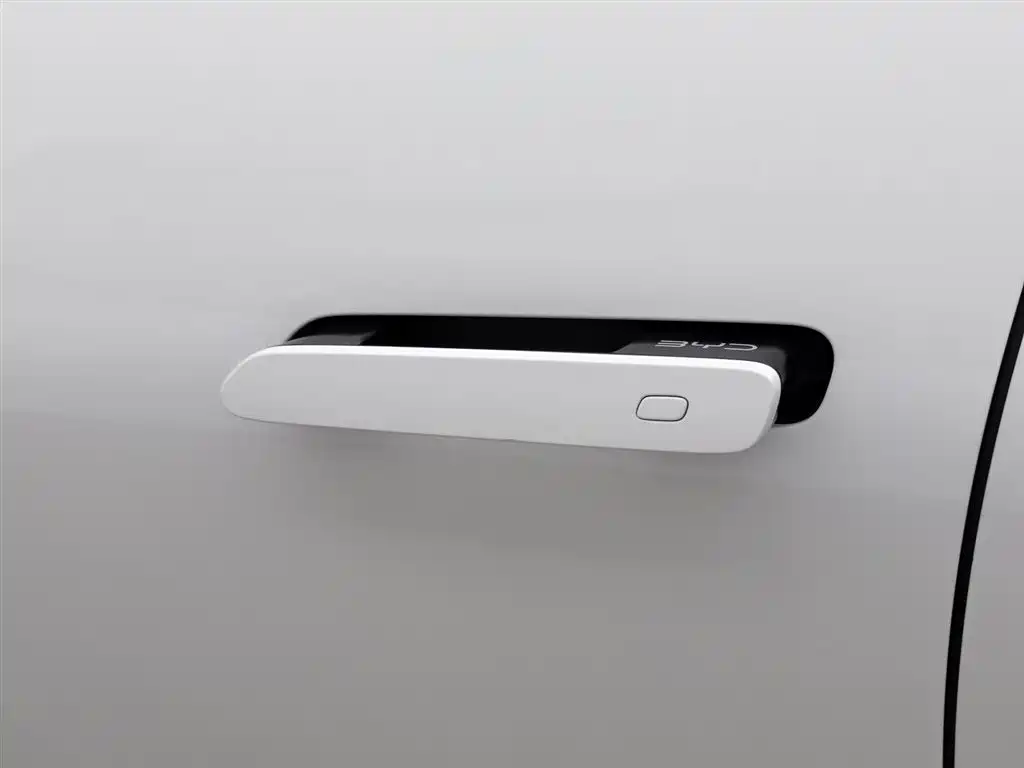 BYD Seal 07 DM-i 2025 — фото 18