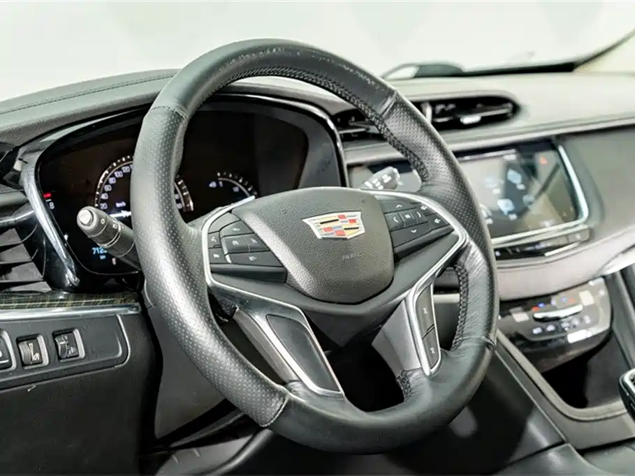 Cadillac XT5 2016 — фото 10