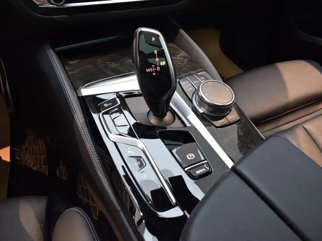 BMW 6 Series GT 2023 — фото 22