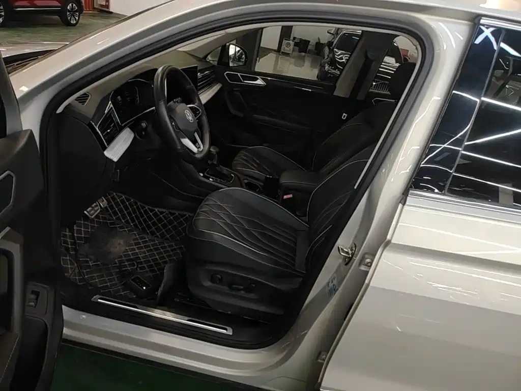 Volkswagen Tiguan L 2023 — фото 15