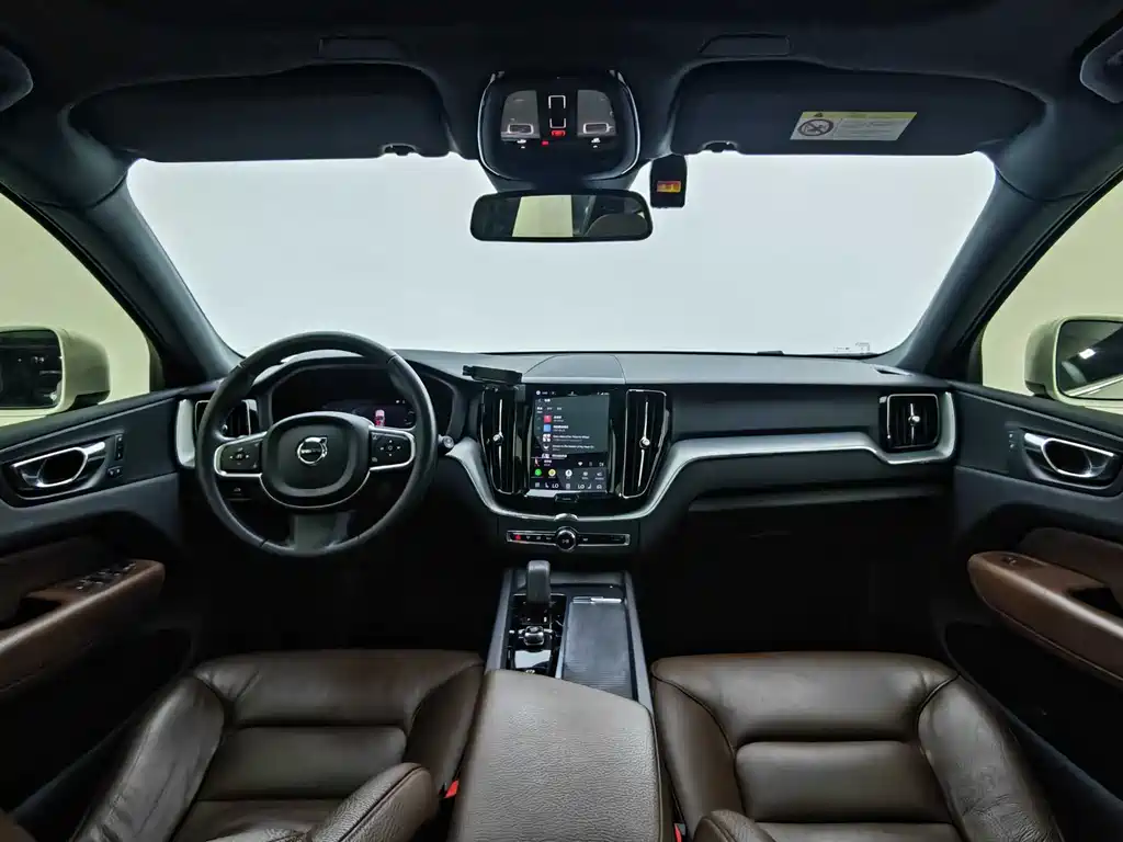 Volvo XC60 2021 — фото 10