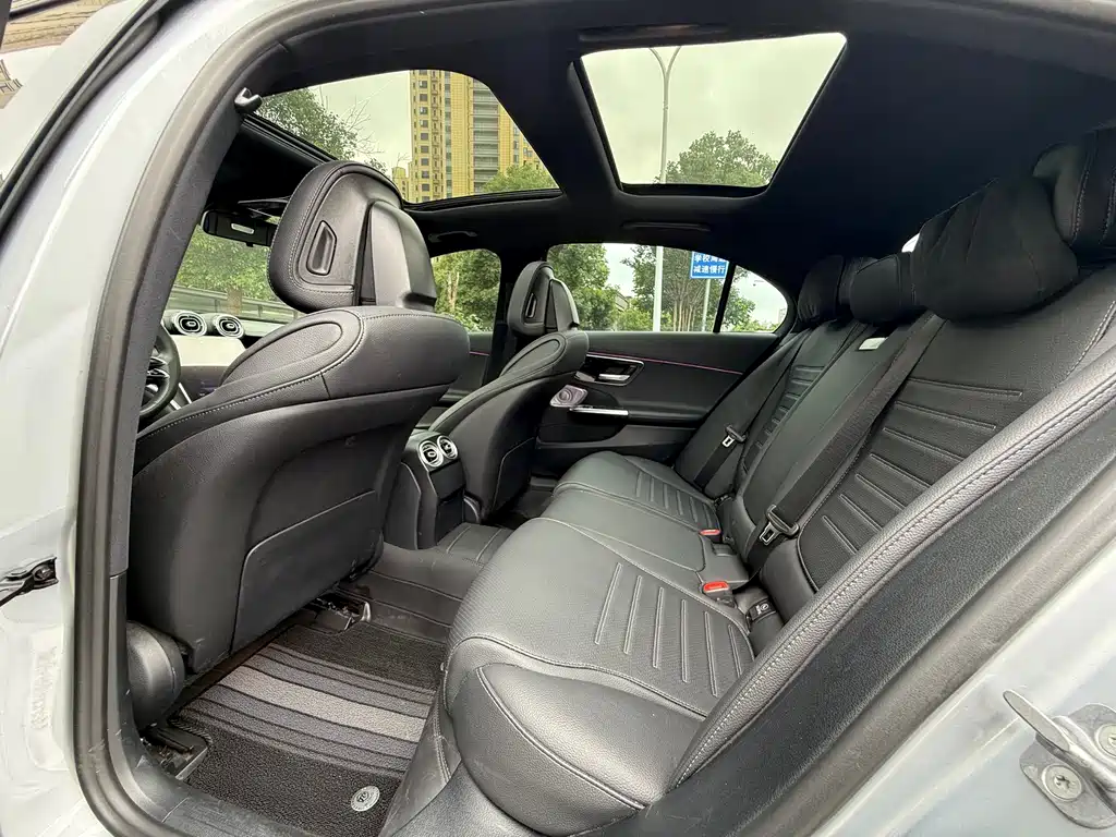 Mercedes-Benz C-Class 2024 — фото 13