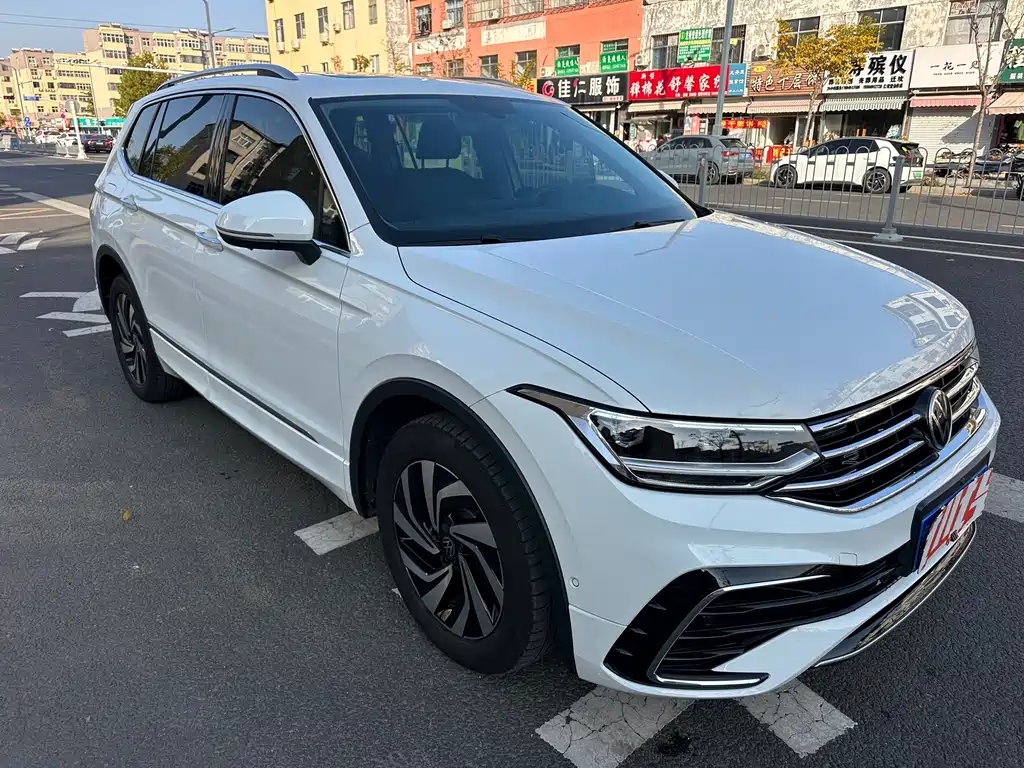 Volkswagen Tiguan L 2024 — фото 3