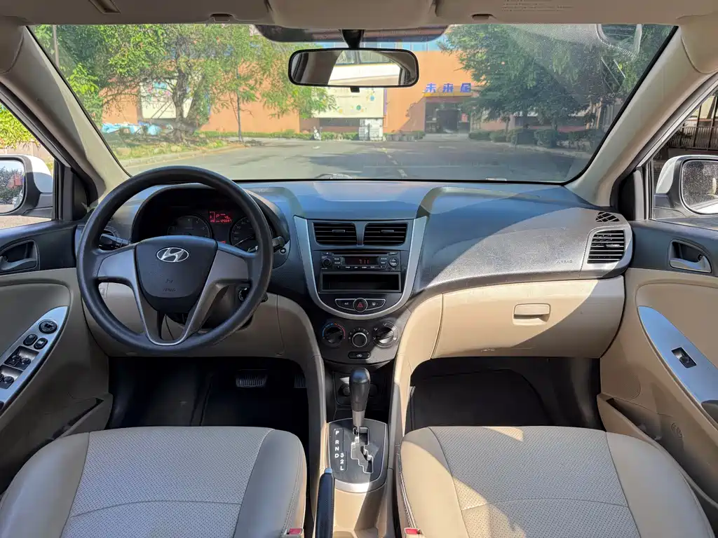 Hyundai Verna 2015 — фото 15