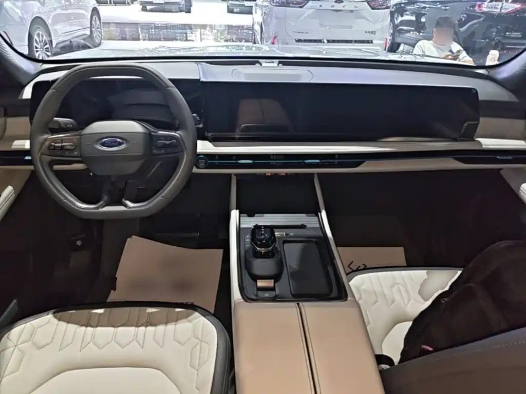 Ford Edge 2023 — фото 10