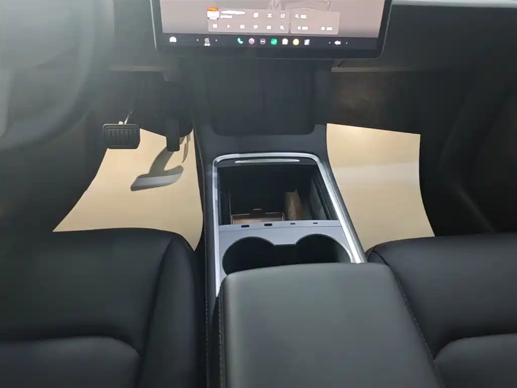 Tesla Model Y 2023 — фото 14