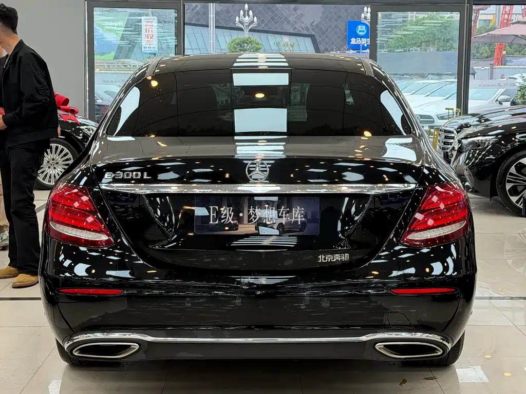 Mercedes-Benz E-Class 2018 — фото 16