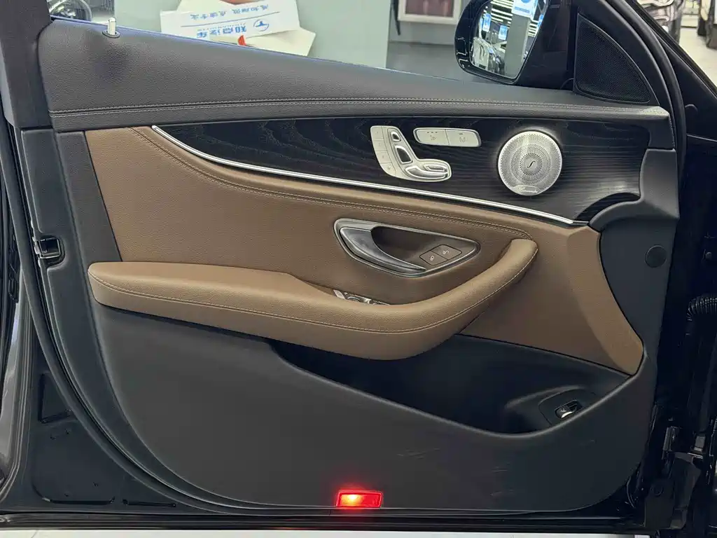 Mercedes-Benz E-Class 2019 — фото 21