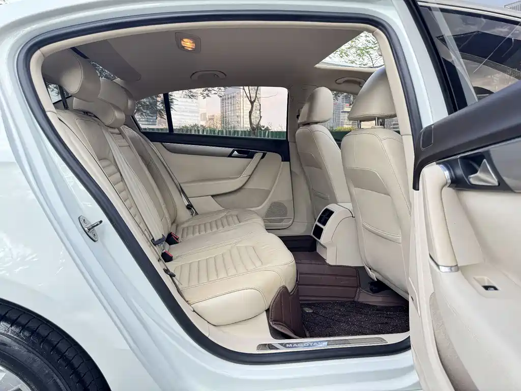 Volkswagen Magotan 2014