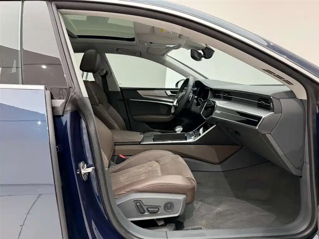 Audi A7L 2023 — фото 19