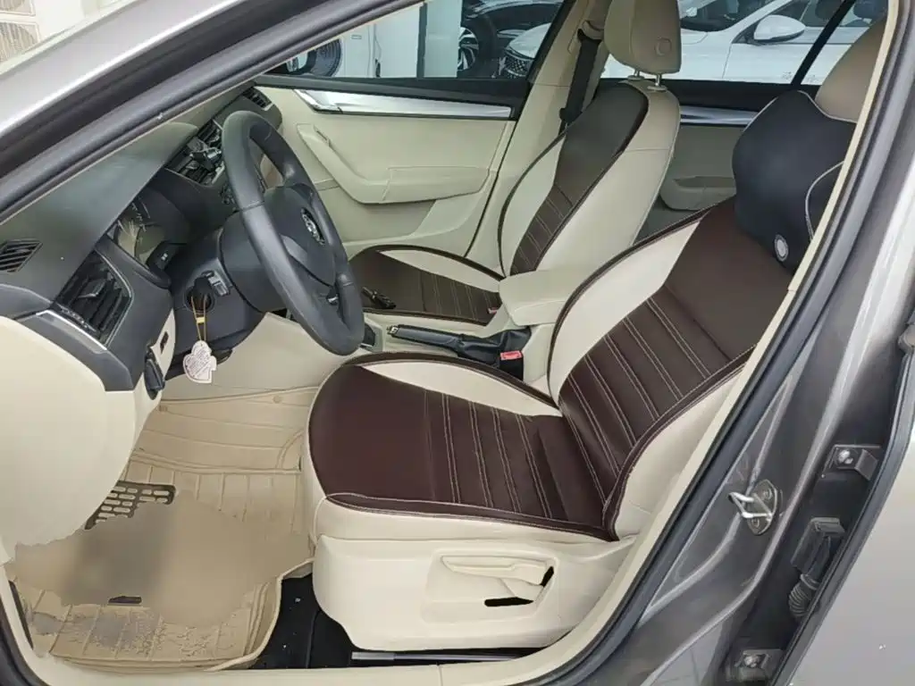 Skoda Octavia 2015 — фото 22