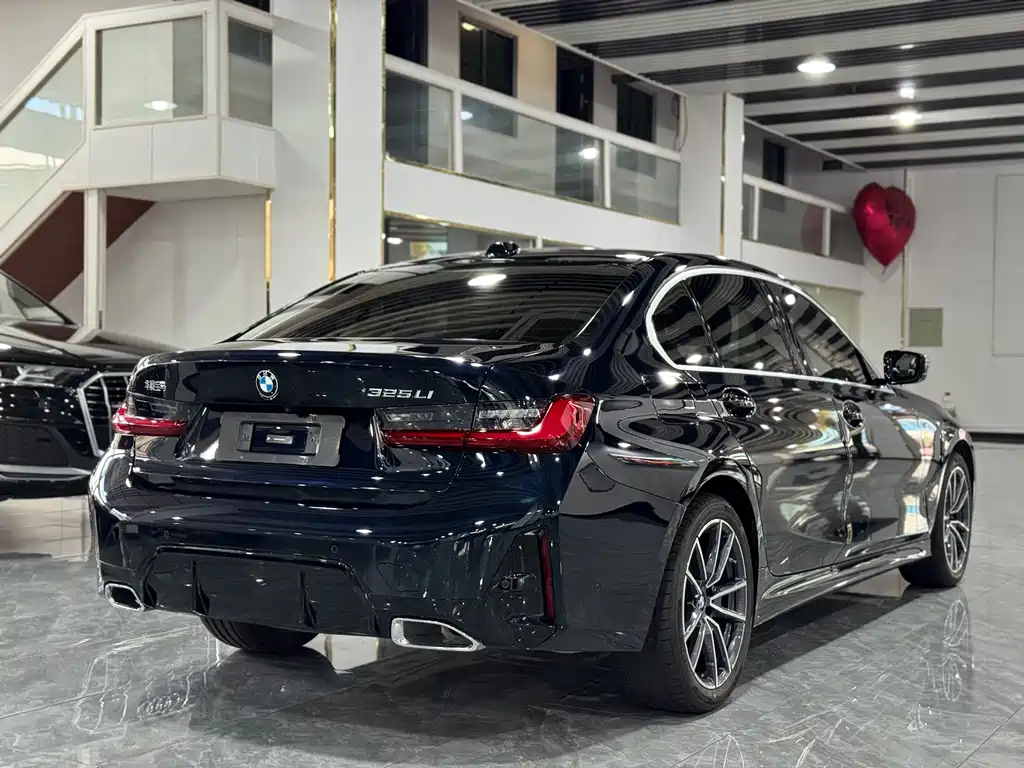 BMW 3 Series 2025 — фото 14