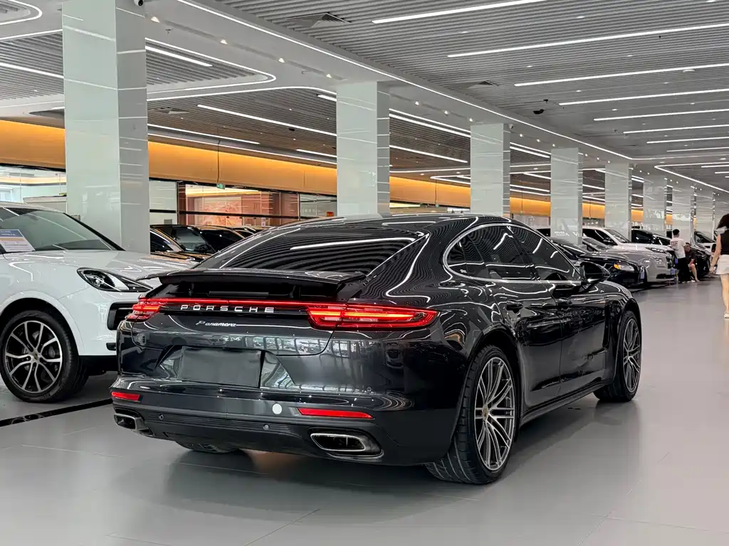 Porsche Panamera 2019 — фото 17