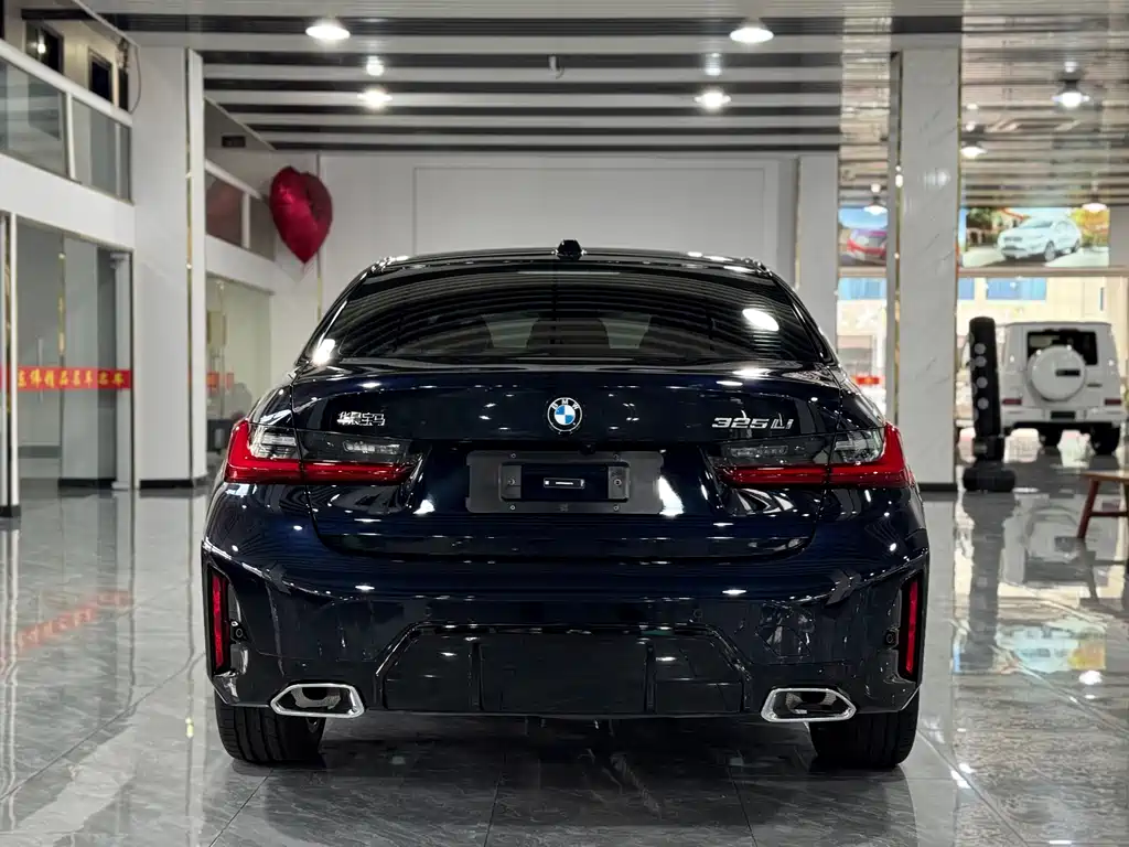 BMW 3 Series 2025 — фото 15