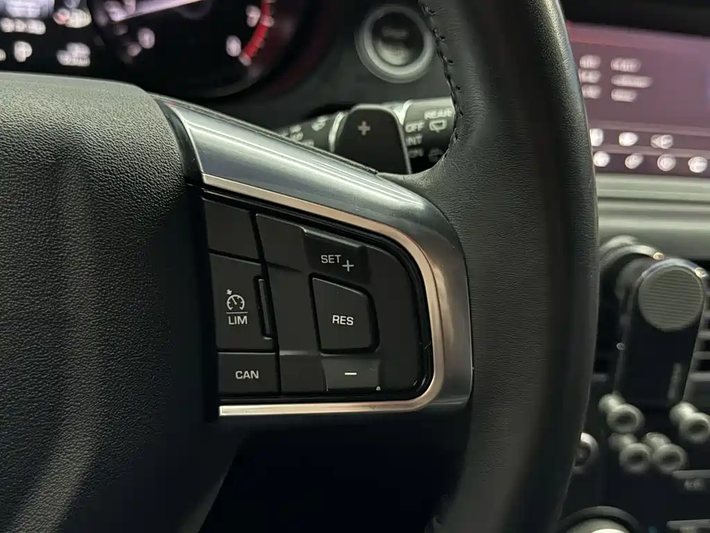 Land Rover Discovery Sport 2017 — фото 15