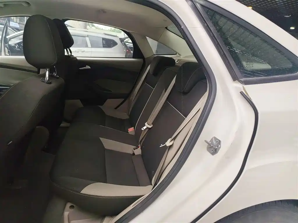 Ford Focus 2015 — фото 13