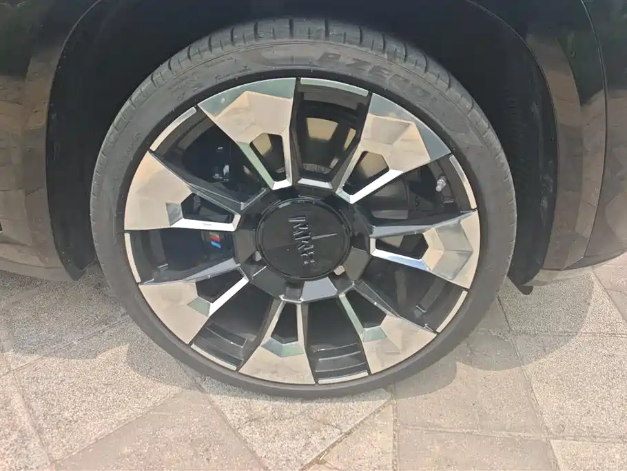 BMW XM 2025