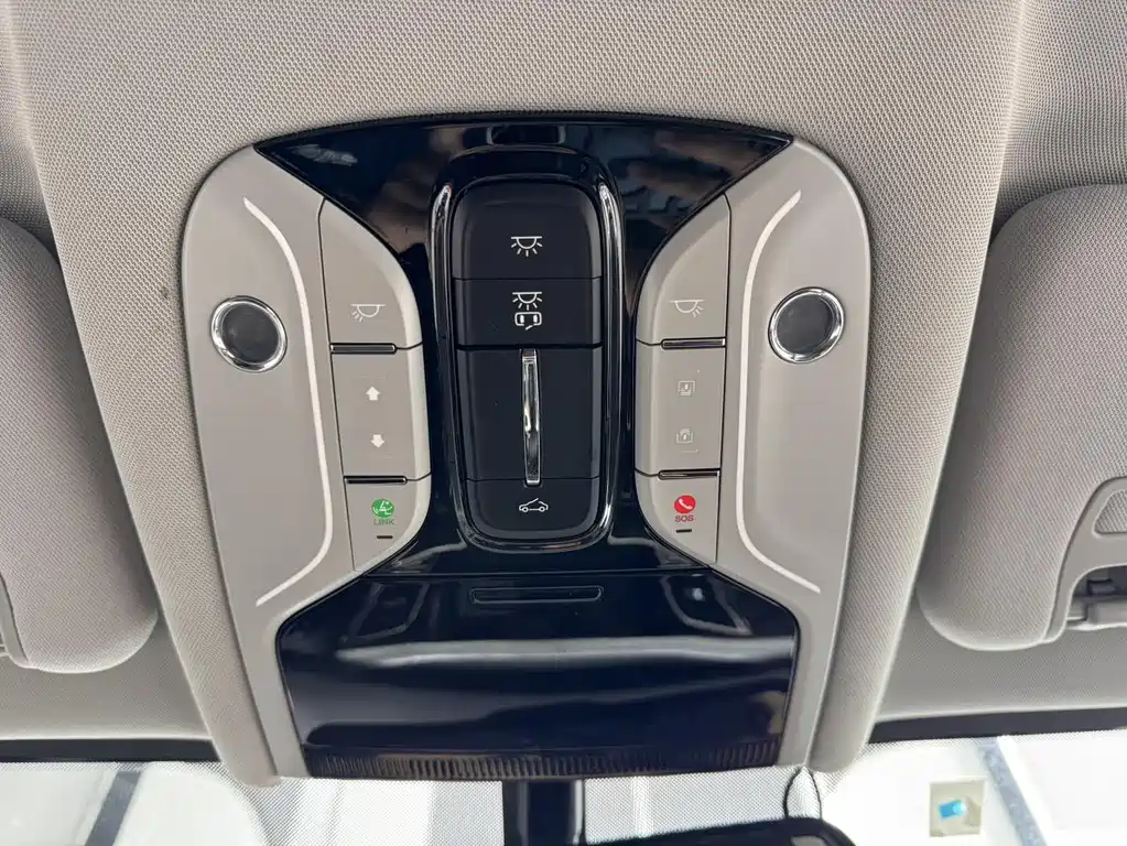 GAC Motor Trumpchi GS8 2017 — фото 25