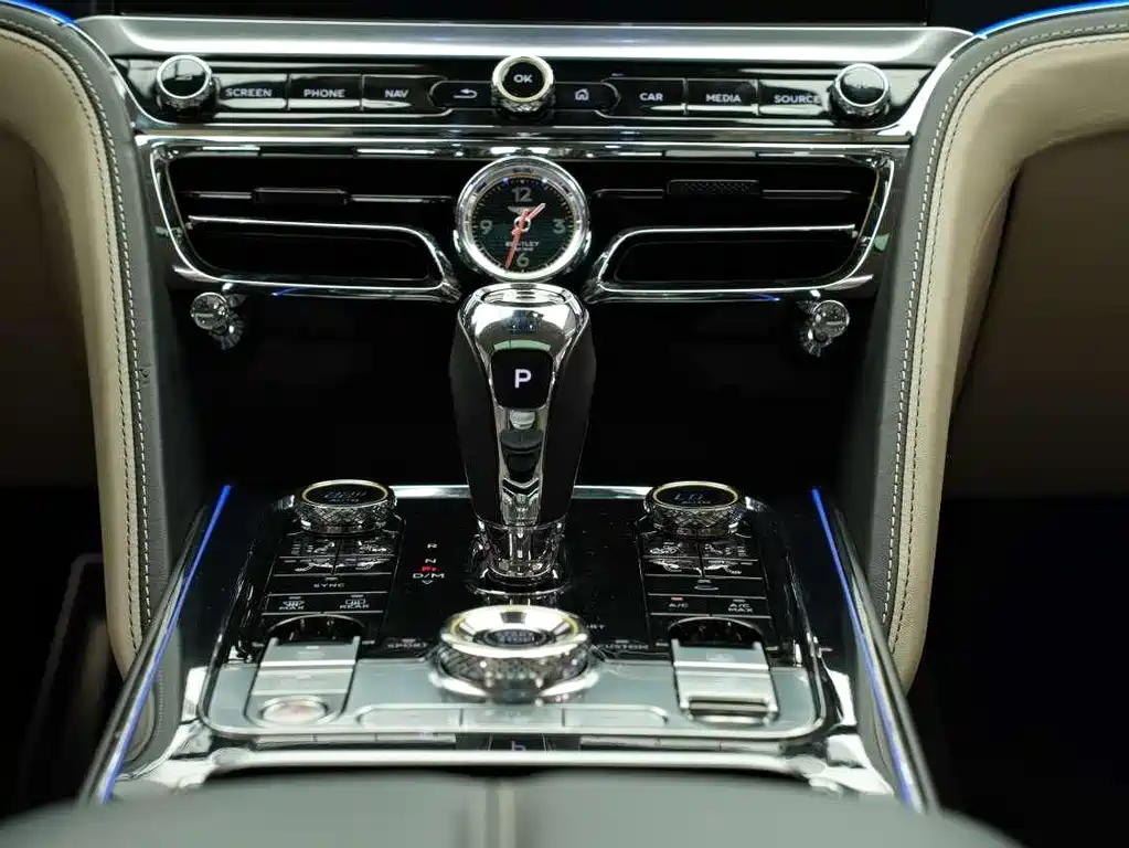Bentley Flying Spur 2024 — фото 14