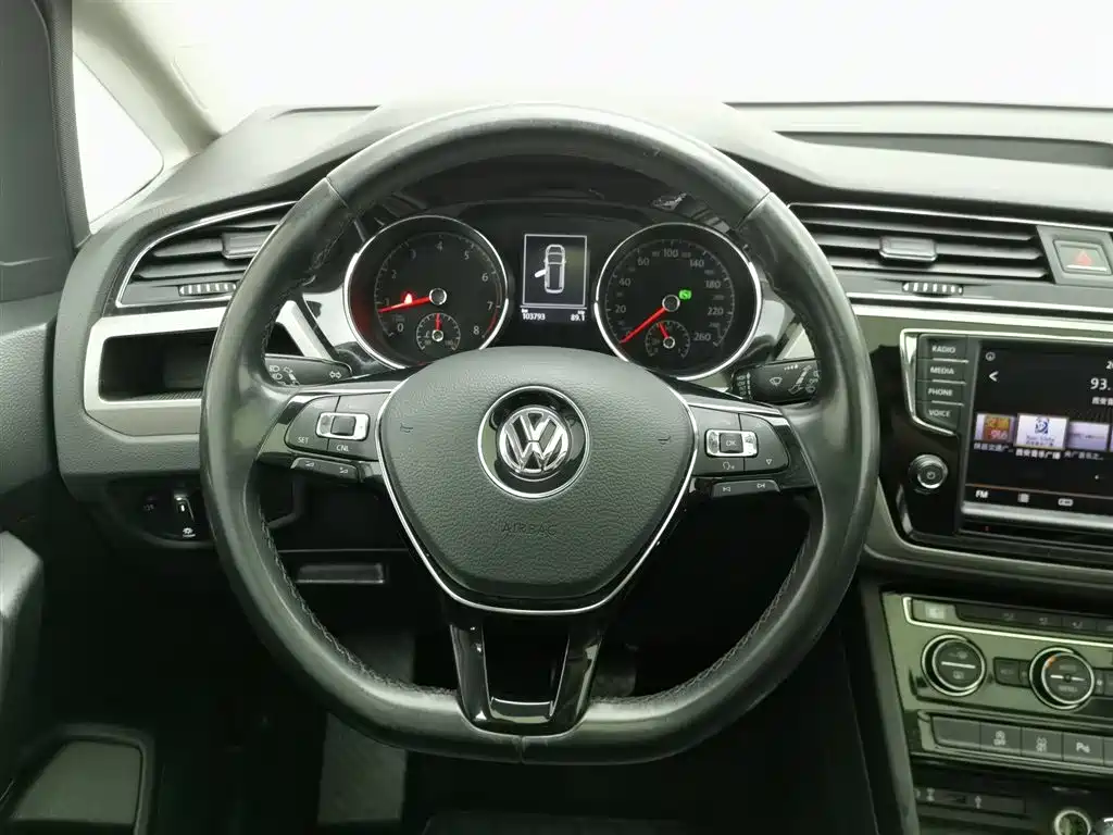 Volkswagen Touran 2018 — фото 11
