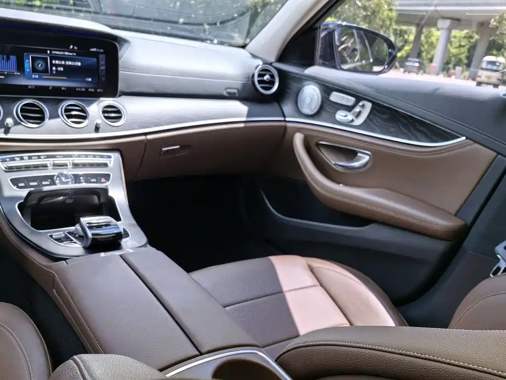Mercedes-Benz E-Class 2018 — фото 12
