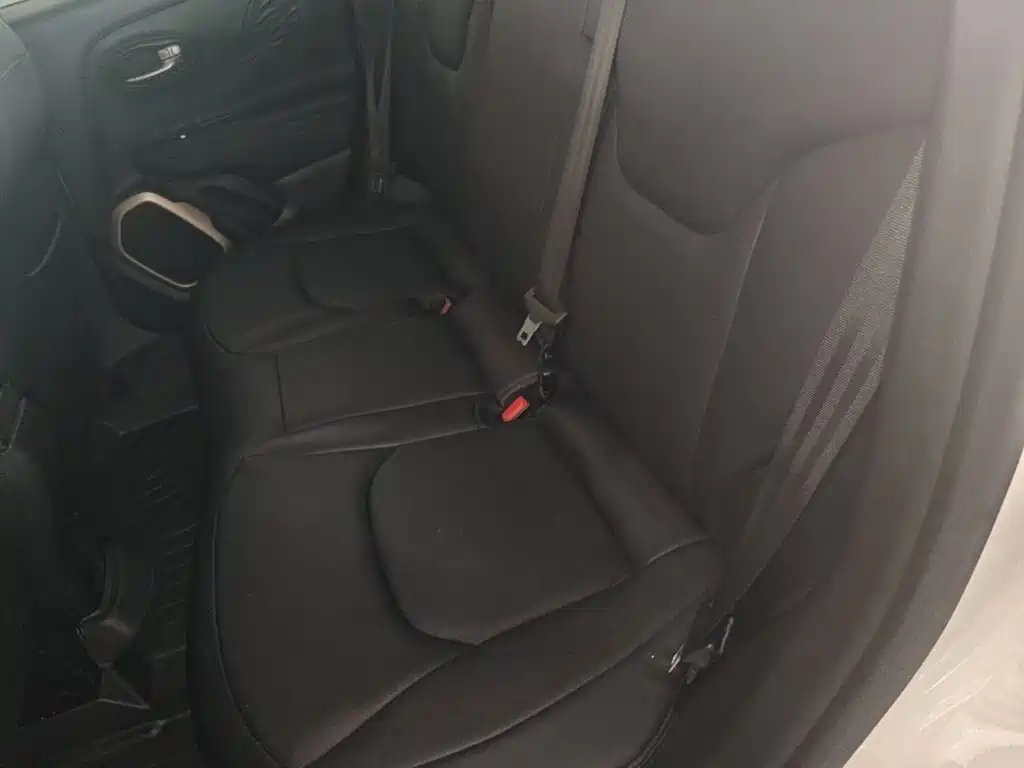 Jeep Renegade 2017 — фото 17