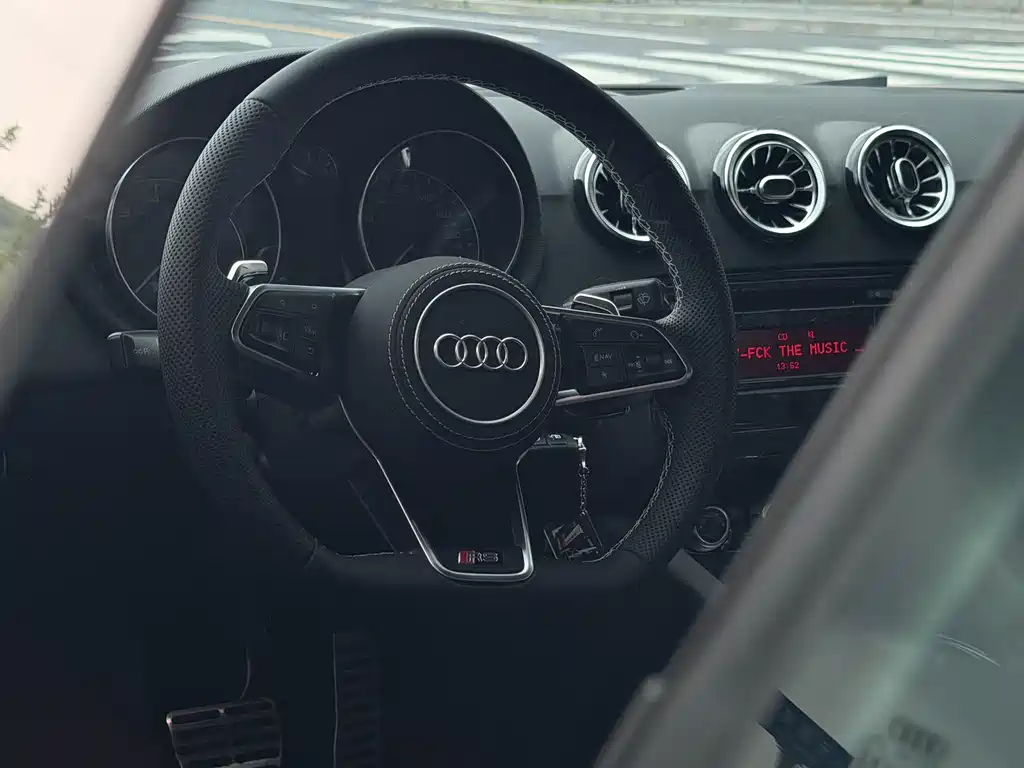 Audi TTS 2015 — фото 7