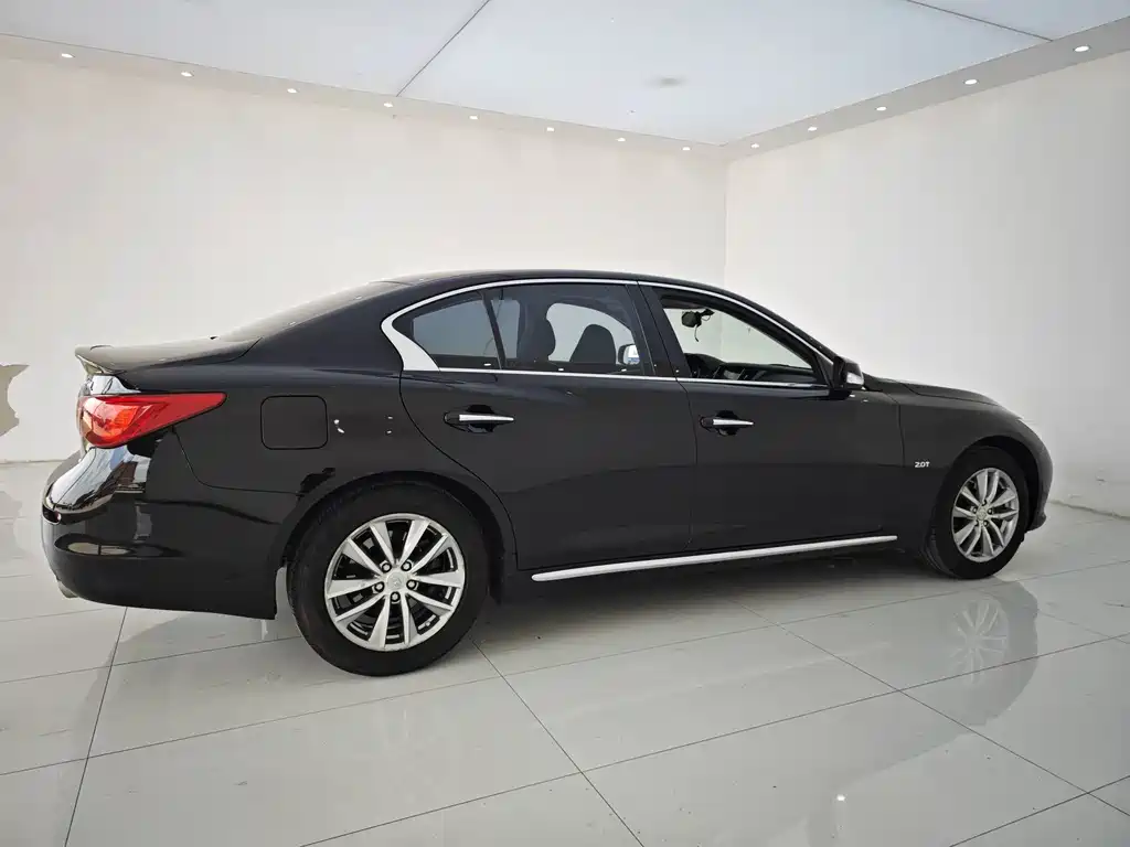 Infiniti Q50L 2017 — фото 21