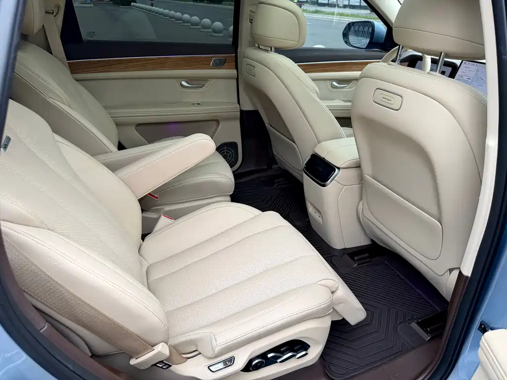 AITO M7 2024 — фото 10