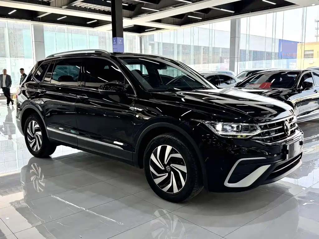 Volkswagen Tiguan L 2023 — фото 3