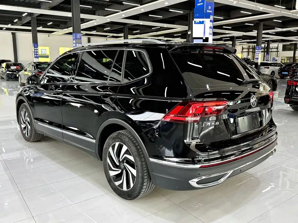 Volkswagen Tiguan L 2023 — фото 10