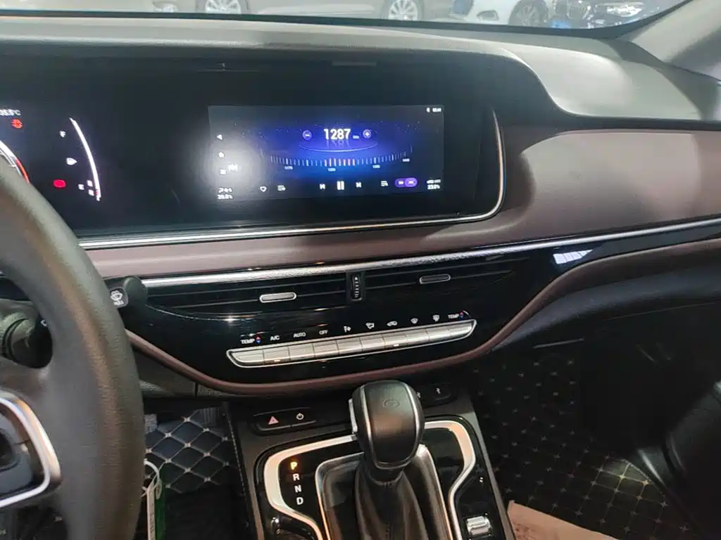 GAC Trumpchi M6 2023 — фото 9