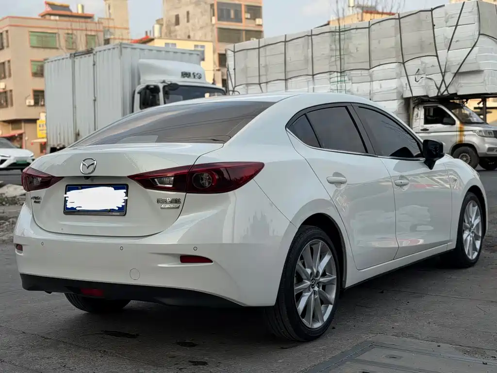 Mazda 3 Axela 2018 — фото 21