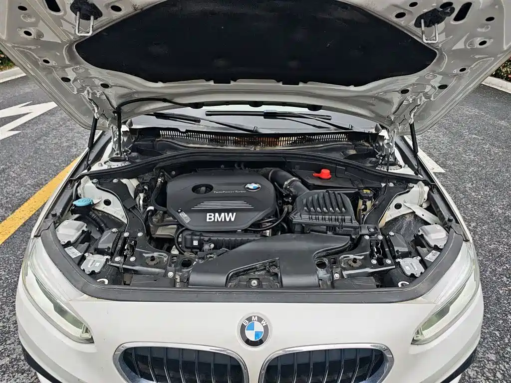 BMW 1 Series 2019 — фото 16