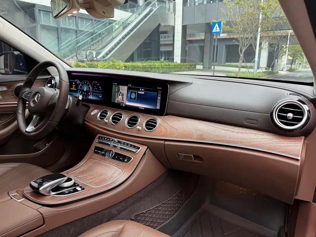 Mercedes-Benz E-Class 2017 — фото 17