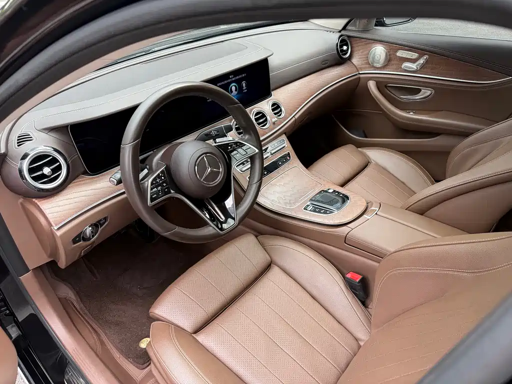 Mercedes-Benz E-Class 2022 — фото 8