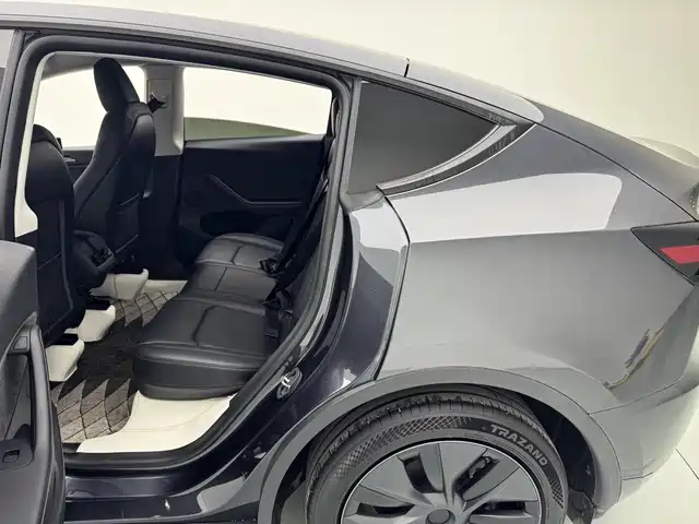 Tesla Model Y 2024 — фото 10