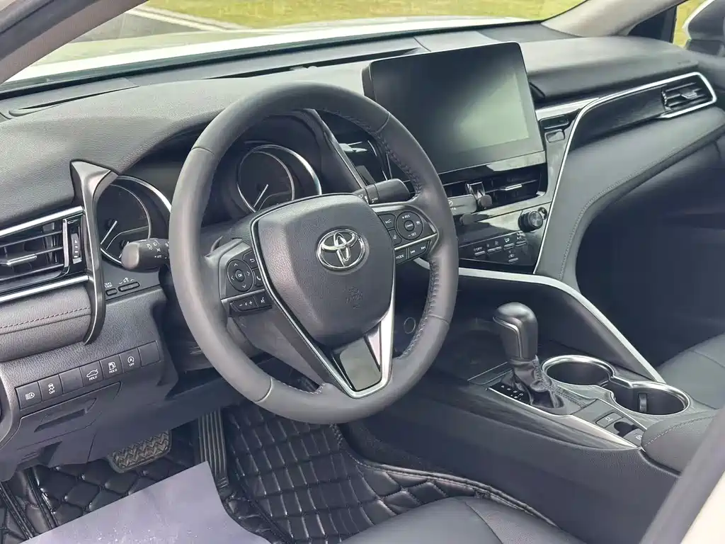 Toyota Camry 2021 — фото 16