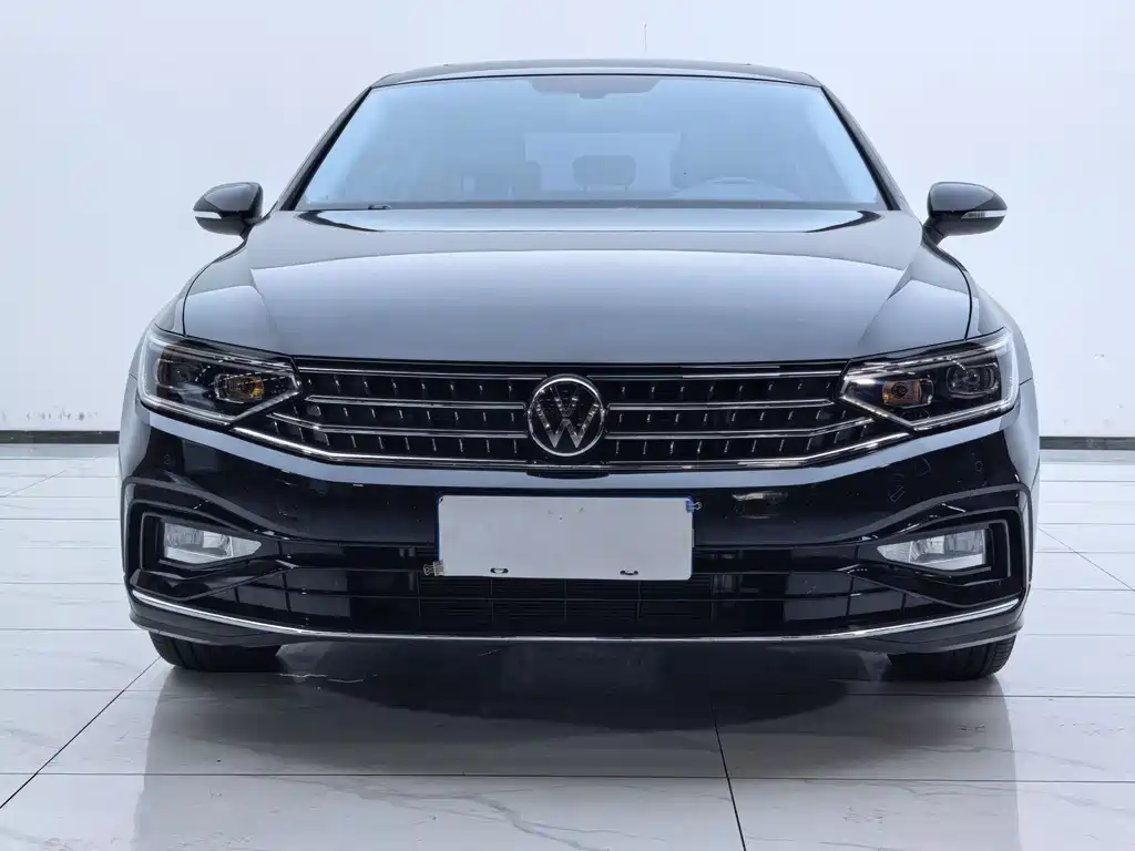 Volkswagen Magotan 2025