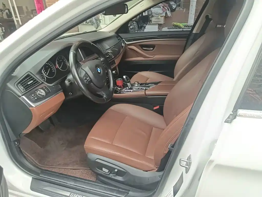 BMW 5 Series 2016 — фото 15