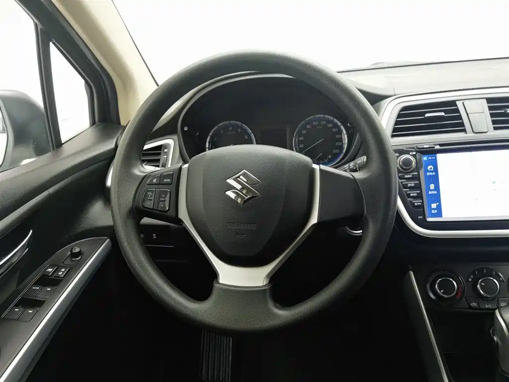 Suzuki S-Cross 2016 — фото 11