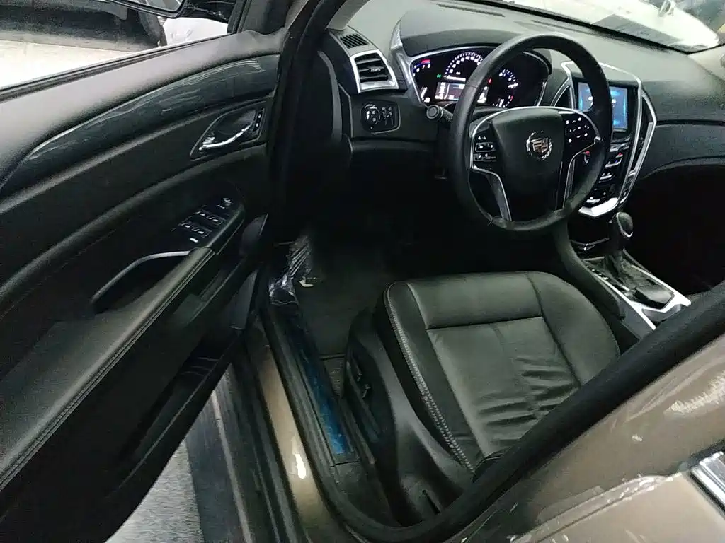 Cadillac SRX 2015 — фото 13