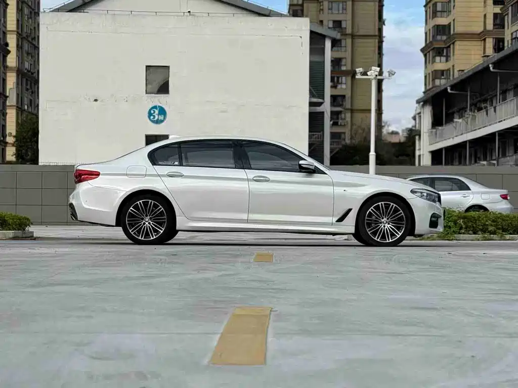 BMW 5 Series 2018 — фото 4