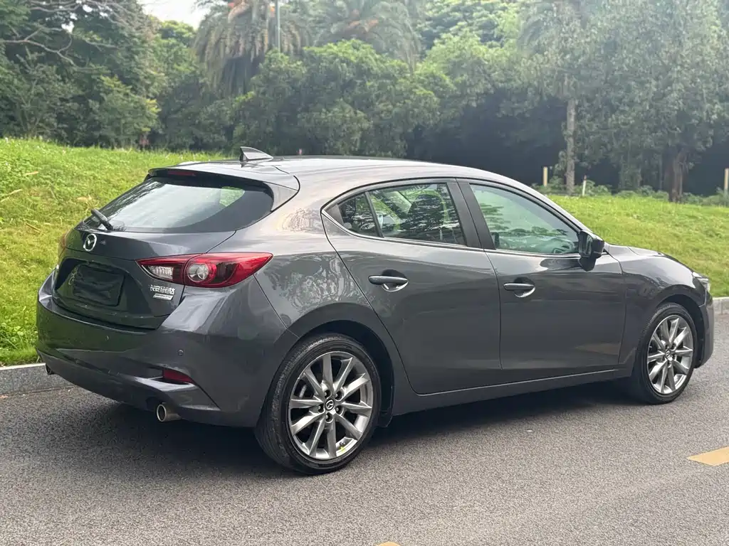 Mazda 3 Axela 2018 — фото 9