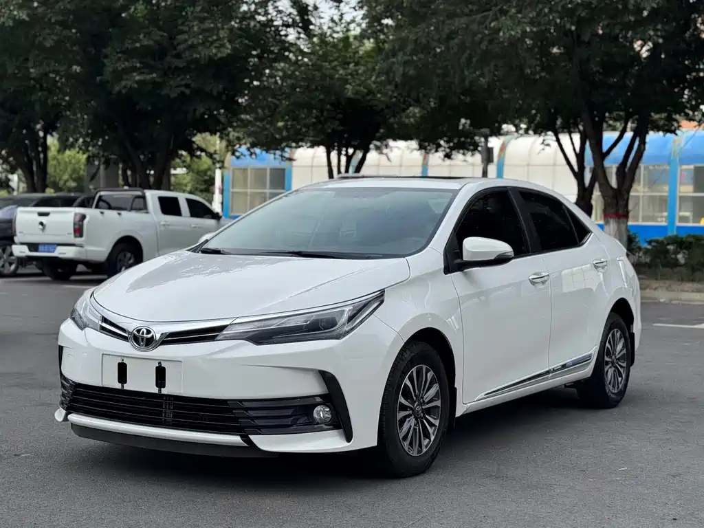 Toyota Corolla 2019 — фото 1