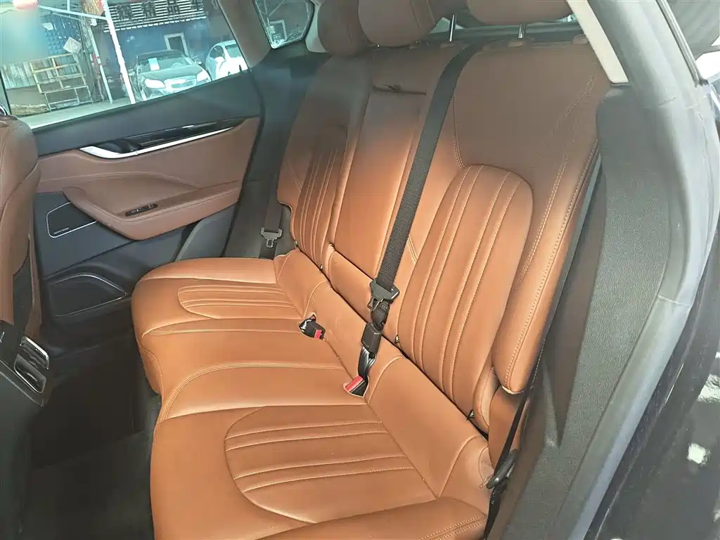 Maserati Levante 2018 — фото 13