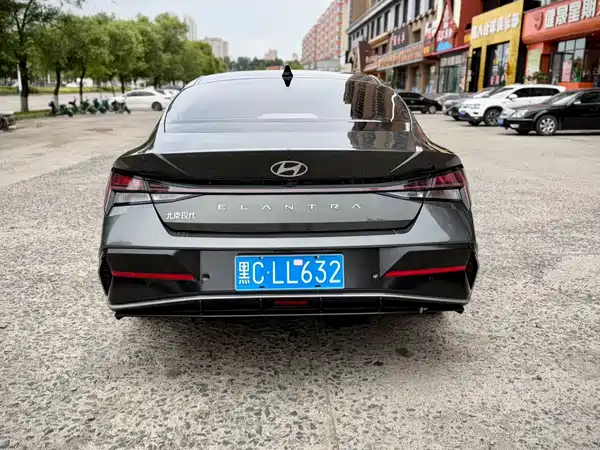 Hyundai Elantra 2023