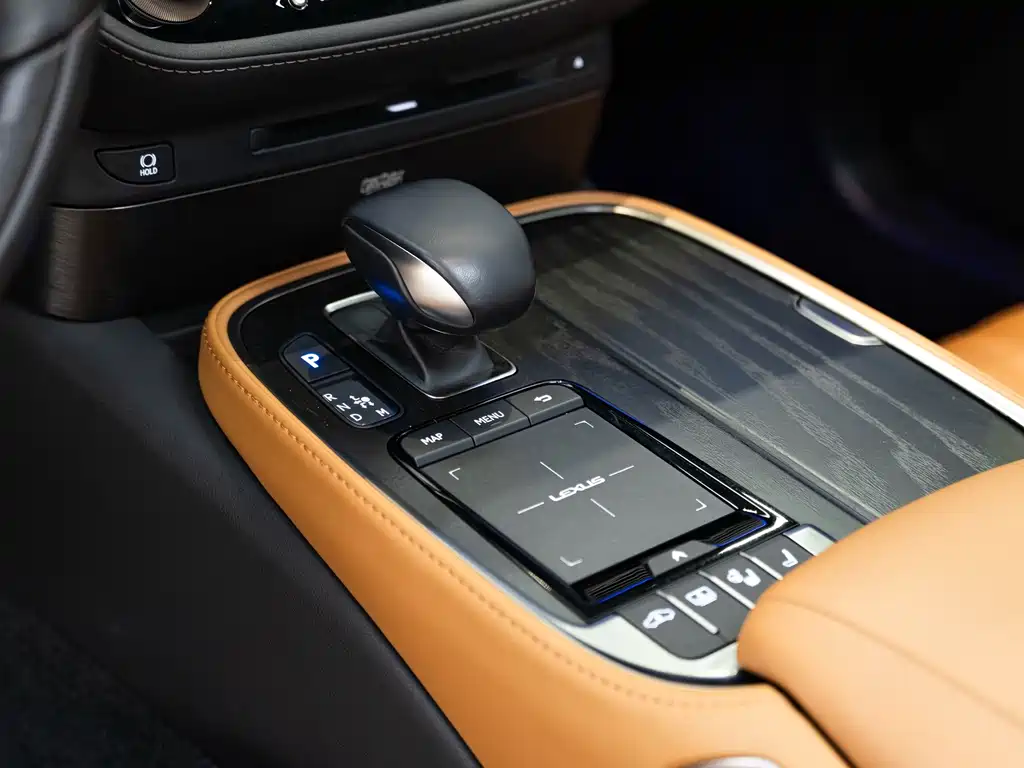 Lexus LS 2021 — фото 15