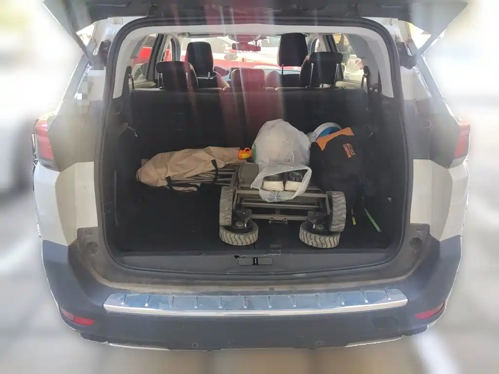Peugeot 5008 2018 — фото 10