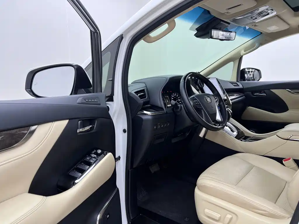 Toyota Alphard 2022 — фото 11